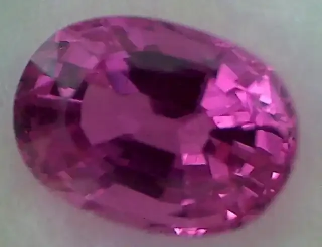 Breathtaking Purple Pink ‘Bubble Gum Pink‘ Sapphire VVS GAT05