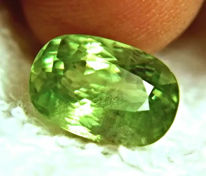 CERTIFIED – 5.29 Carat VS-SI Sphene – Gorgeous Gemstone