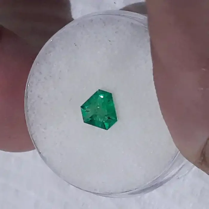 certified Sandwana mine Emerald Australian cut
