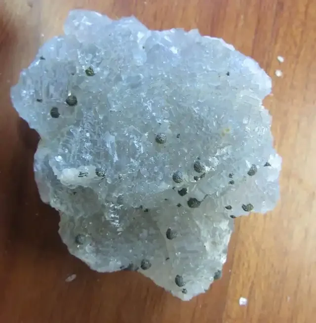 Cts FLUORITE SPECIMEN WITH CRYSTALS RB139