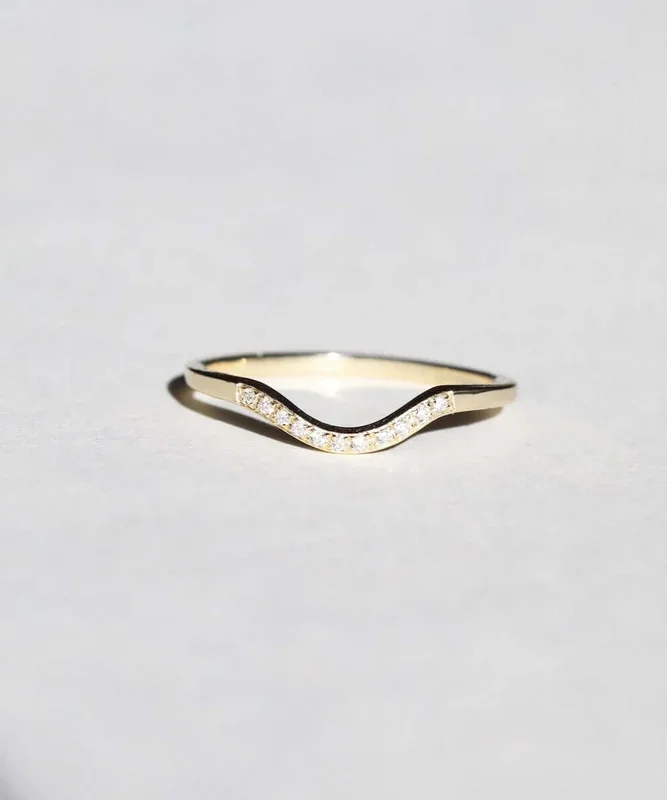 Curved Diamond Band (Wide)