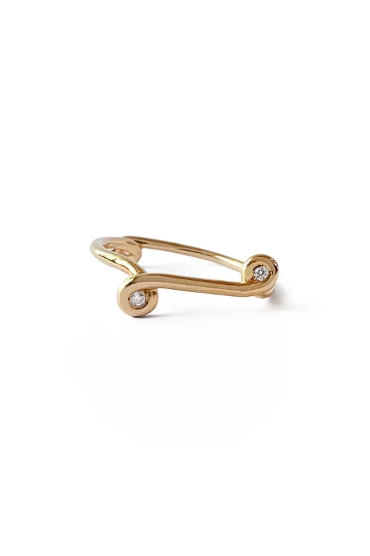 Curved Diamonds 18k gold ring