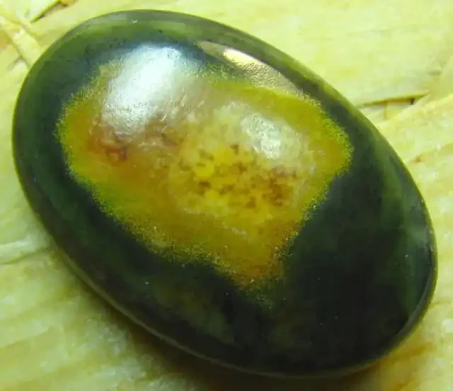 ECLIPSE CABOCHON STONE FROM INDONESIA 22.85 CTS