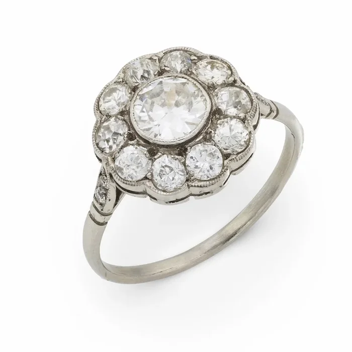 Edwardian 1.65 carat total weight diamond platinum cluster ring