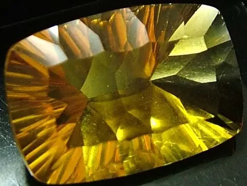 FLUORITE -BRILLIANT CLEAN GOLDEN COLOURS 18.1 CTS [S2877]