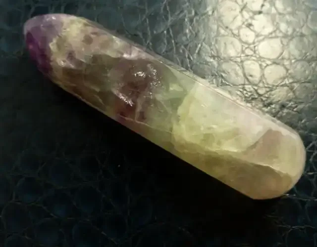 FLUROITE WAND ROUND N POINT ENDS 432 CTS RT 1997