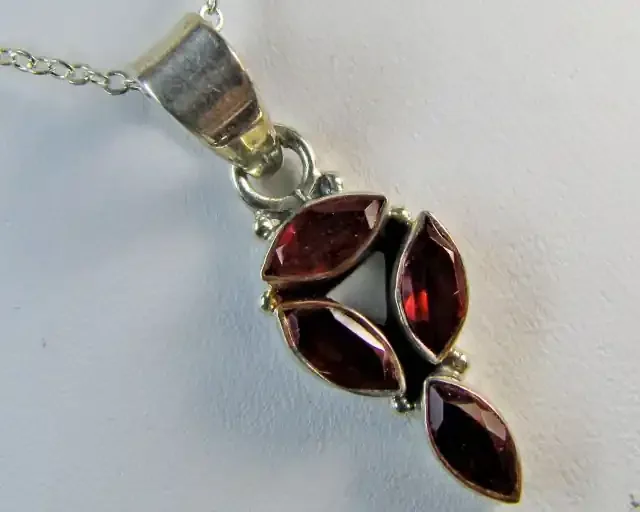 GCLUSTER EMSTONE GARNET PENDANT MJA 314