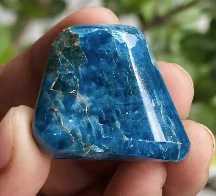 Genuine 113.00 Cts Apatite Tumble 26-N10