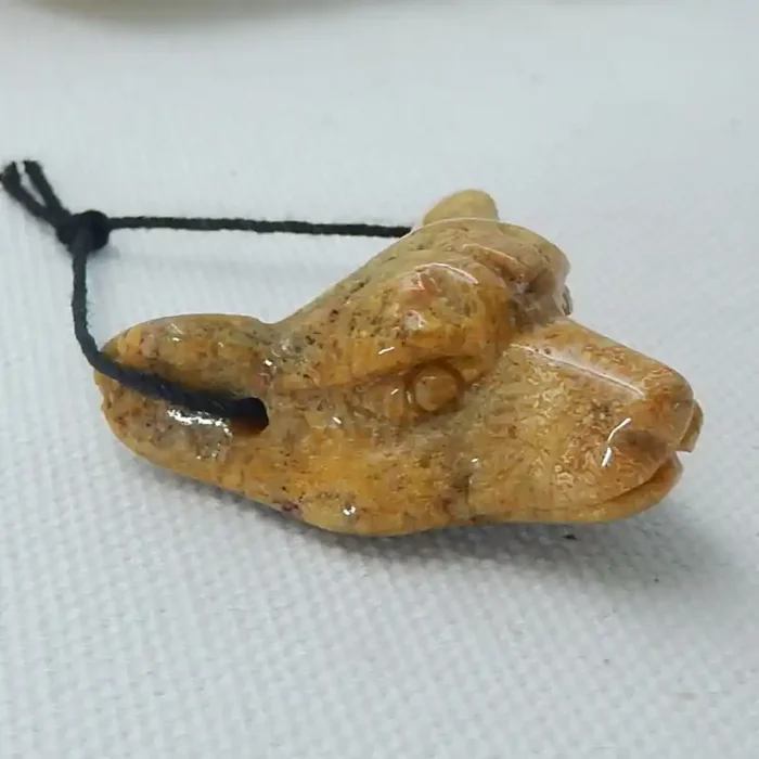 Hand Carved Wolf Head Pendant ,Great Craft ,Lndonesia‘s Coral C331
