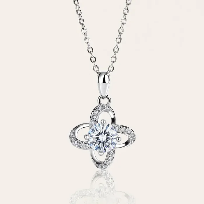 Helloice 1CT/2CT Round Cut VVS Moissanite S925 Silver Clover Pendant Necklace