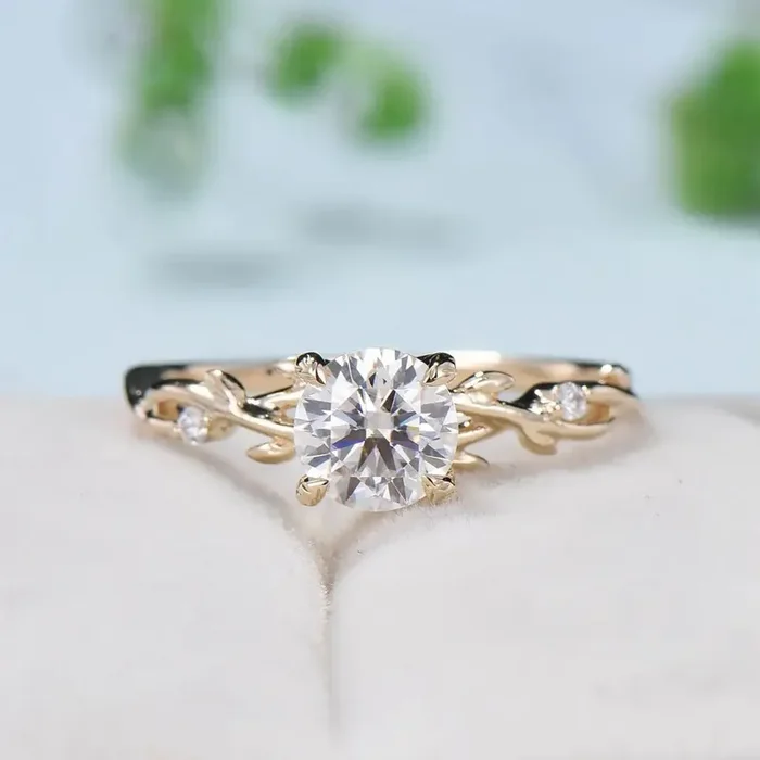 Helloice 2.06CT Round Cut VVS Moissanite S925 Silver Engagement Ring