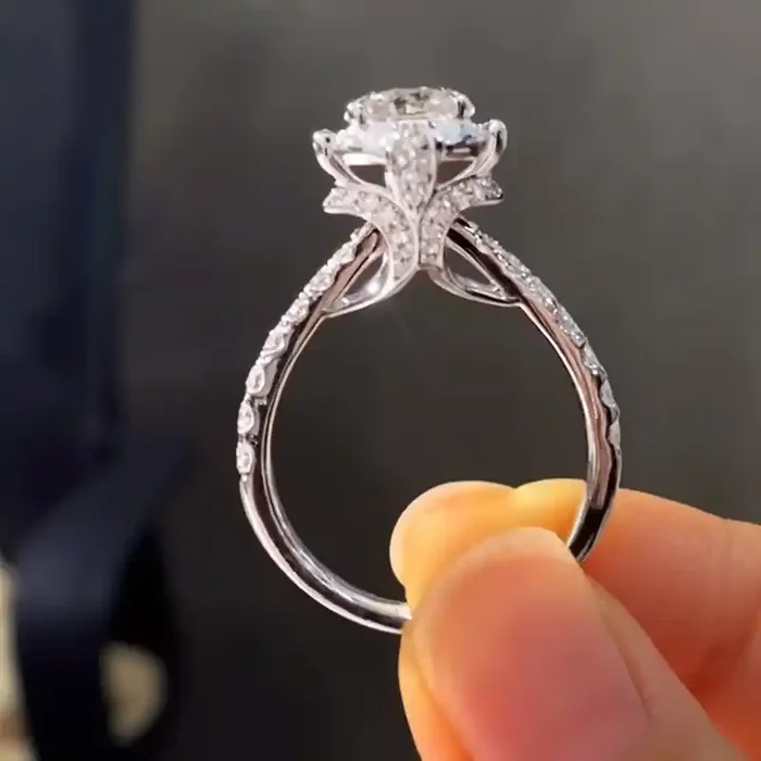 Helloice 2.2CT Round Cut VVS Moissanite Halo Engagement Ring