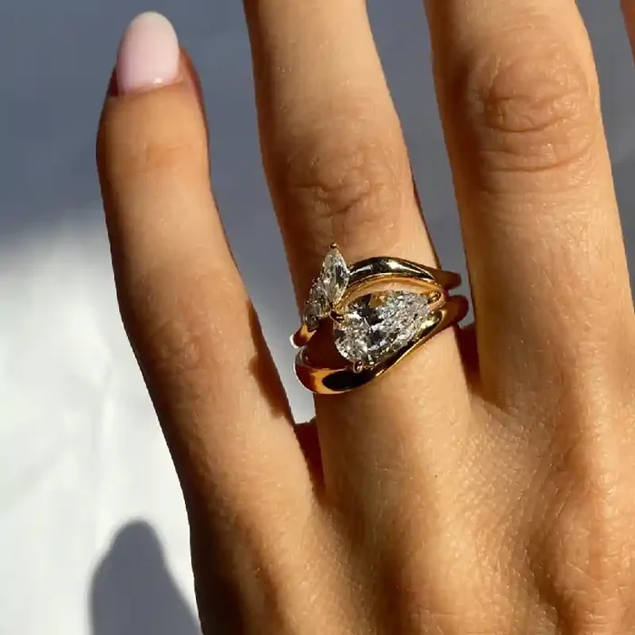Helloice 2.4CT Pear Cut VVS Moissanite Twisted Engagement Ring Set