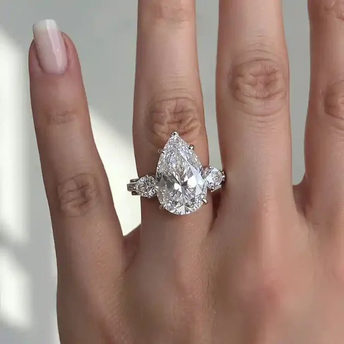 Helloice 4.2CT Pear Cut VVS Moissanite Three Stone Engagement Ring