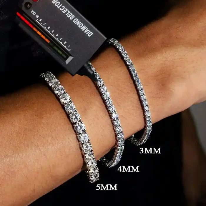 Helloice 4mm Moissanite Round Cut Tennis Bracelet in S925 Sterling Silver
