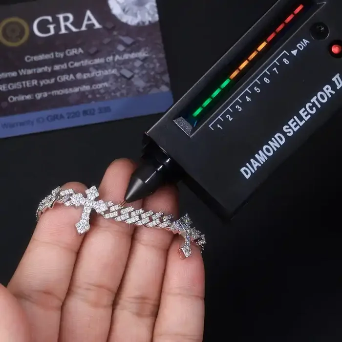 Helloice 6mm S925 & Moissanite Cross Cuban Bracelet In White Gold