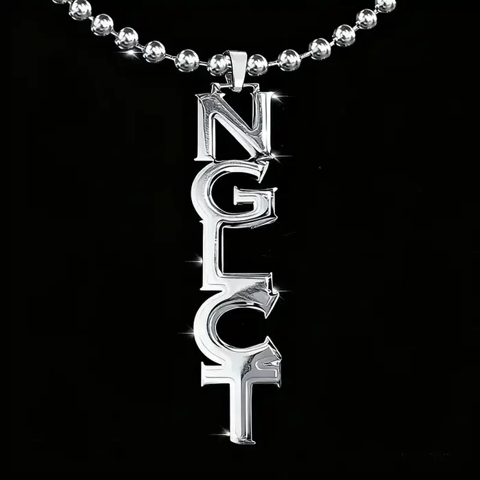 Helloice Custom Vertical Name Pendant