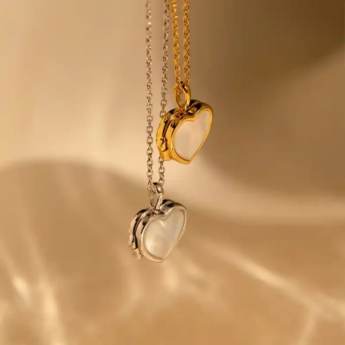 Helloice Customized Mother of Pearl Heart Photo Locket