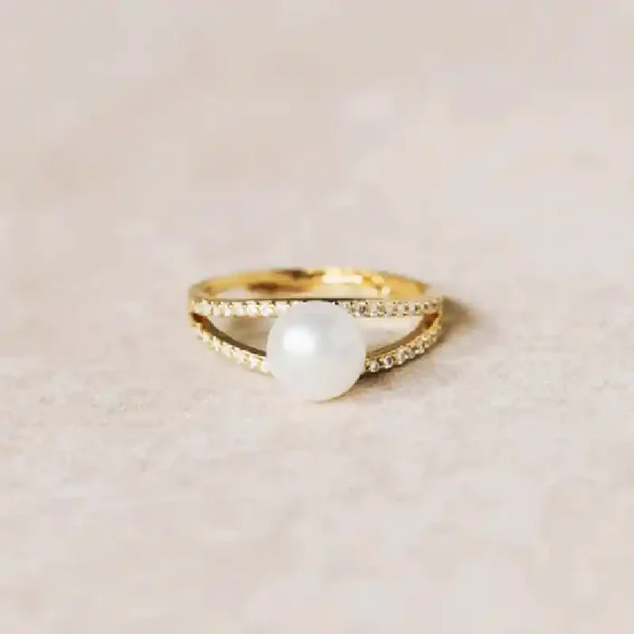 Helloice Dainty Pearl & Round Cut VVS Moissante S925 Silver Engagement Ring