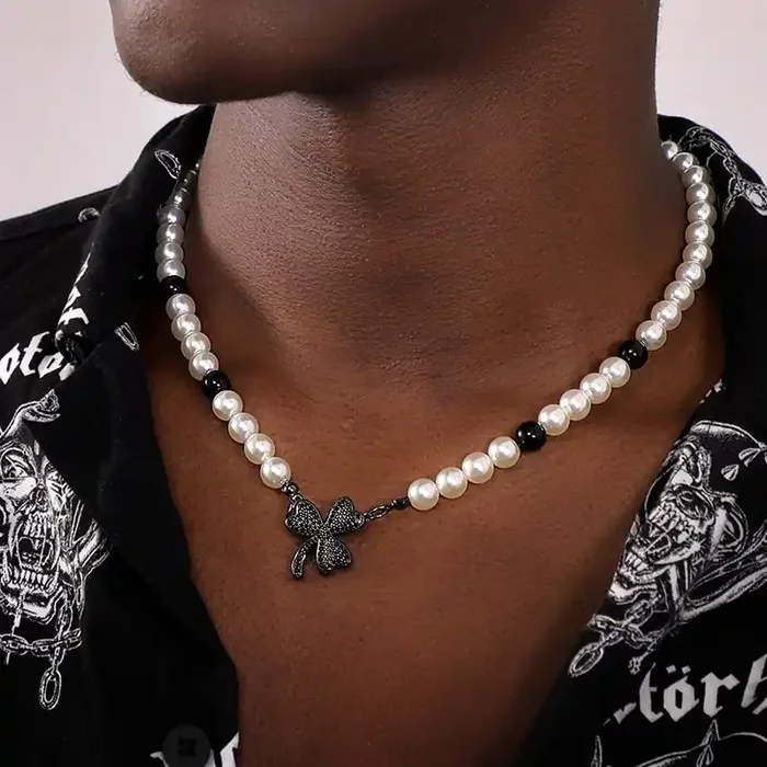 Helloice Iced Black Stones Three-leaf Pearl Necklace
