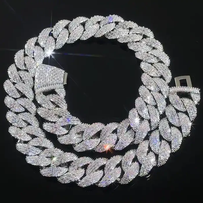 Helloice Iced Out 25mm Baguette Cut Cuban Chain