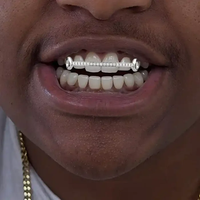 Helloice Iced Out One-Line Vampire Fang Grillz