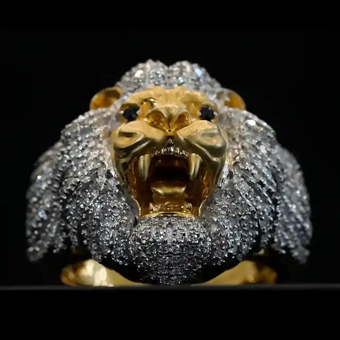 Helloice Iced Out Roaring Lion Head Ring