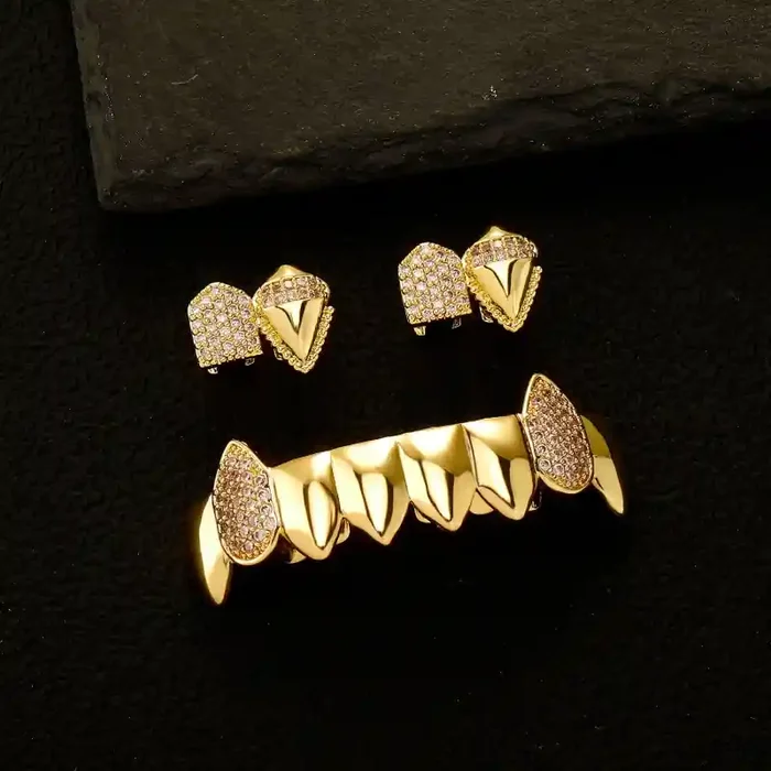 Helloice Iced Out Vampire Fang Grillz Set