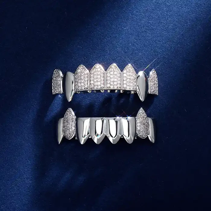 Helloice Iced Out Vampire Fang Grillz Set