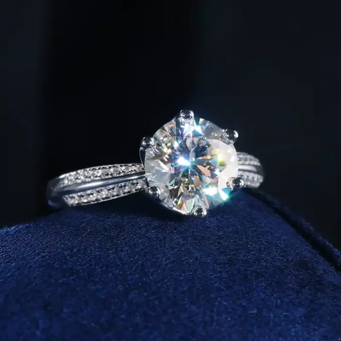 Helloice Round Cut Six Claw Moissanite Ring with Side Diamonds