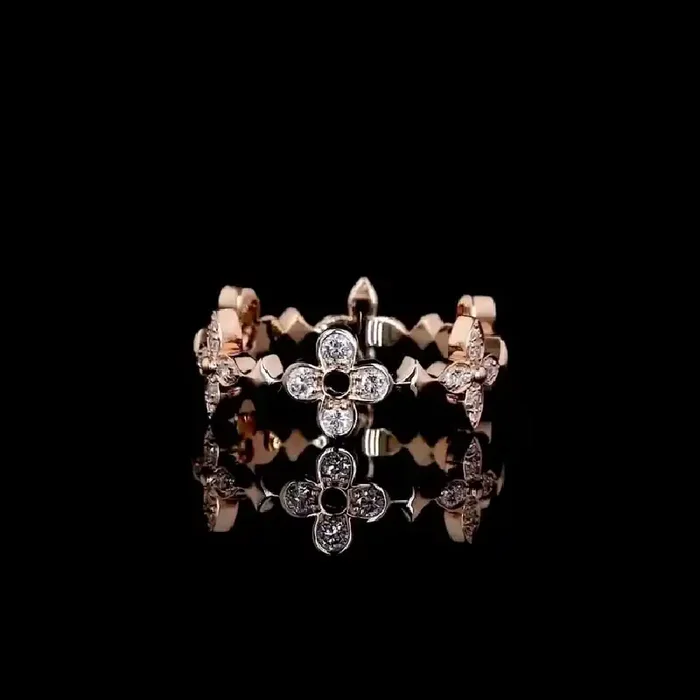 Helloice Round Cut VVS Moissanite Four-Leaf Clover Wedding Band
