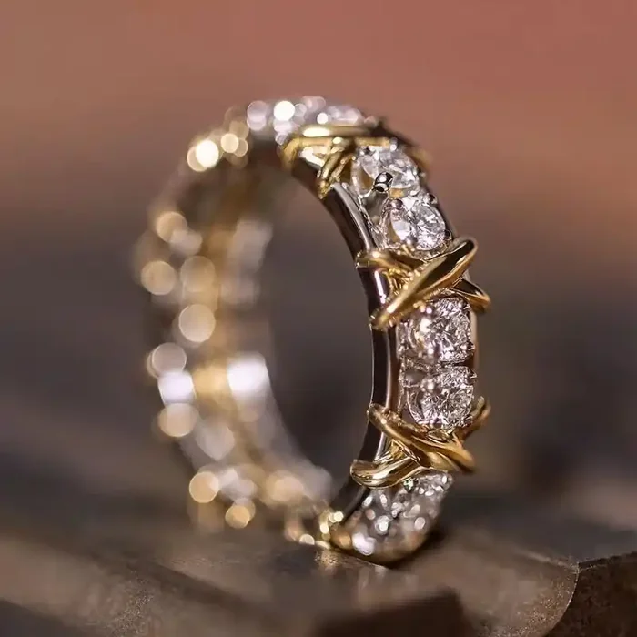 Helloice Round Cut VVS Moissanite Pave Wedding Band
