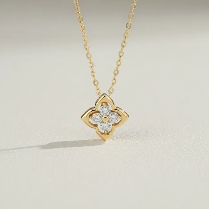 Helloice VVS Moissanite S925 Silver Four Leaf Clover Pendant Necklace