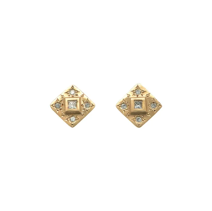Helvi Studs