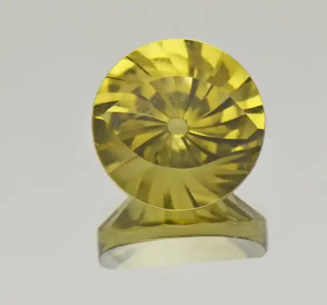 IDAR OBERSTEIN ‘Visionaire‘ cut AAA OLIVE QUARTZ 6.10ct