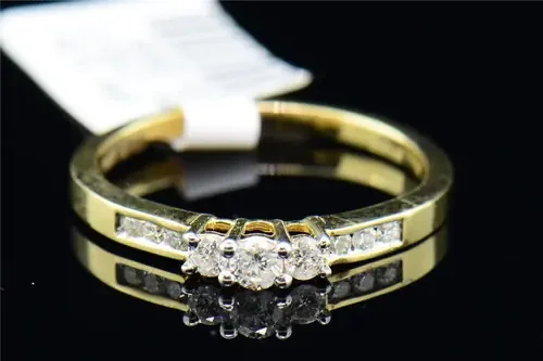 Ladies 14K Yellow Gold Three Stone Diamond Engagement Ring Wedding Band 0.25 Ct.