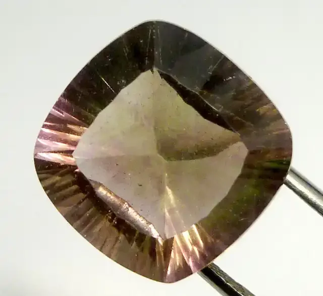LARGE FLUROITE BRIGHT VS GOLPURPLE HUES 19.2 CTS RT 1136