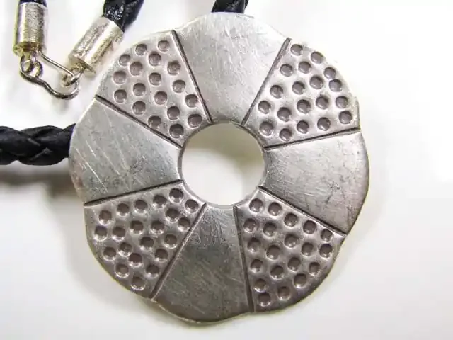 LARGE THAI HILL TRIBE SILVER PEND 84 CTS GTT 1664