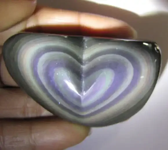 MEXICAN CHATOYANT OBSIDIAN 246 CARATS RT 633