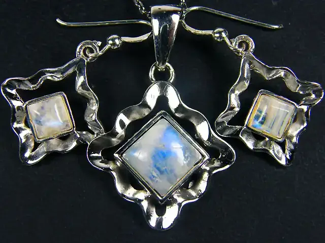 MOONSTONE GEMSTONE SILVER SET EARRING N PENDANT GRR 259