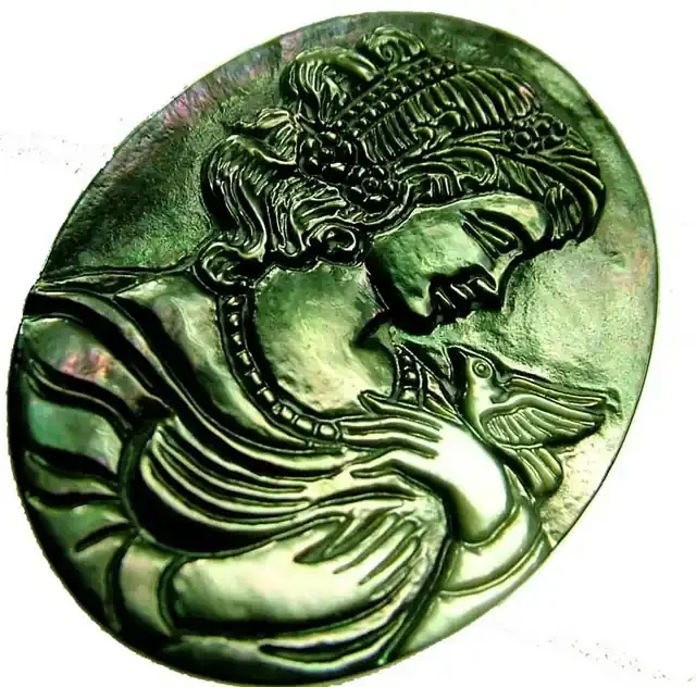 MOTHER OF PEARL CARVING 25.85 CTS [MX3269 ]
