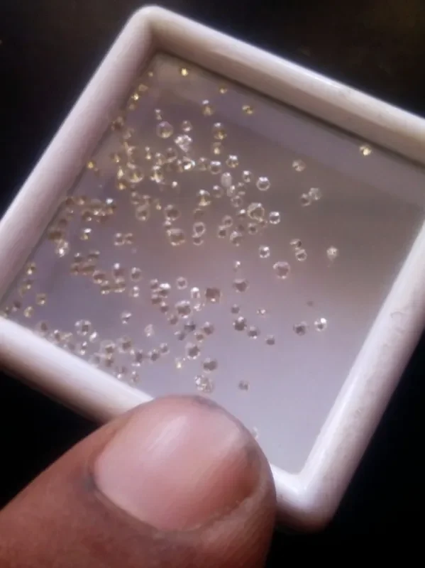 NAT-VERYRARE-WATERCOLOURDIAMONDLOT-1-1.5MMSIZE-VVS-2CTLOT,NR