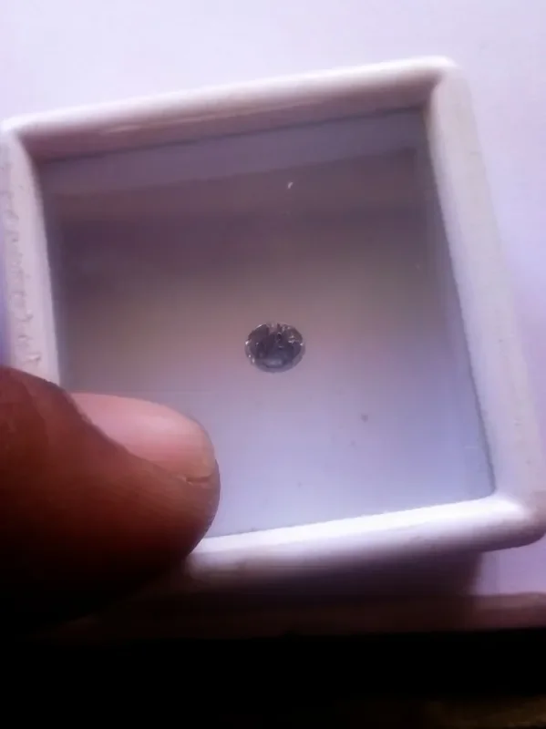 NATURAL BLACK-DIAMOND-0.70CTWSIZE-1PCS-WITH FIRE AND LUSTURE