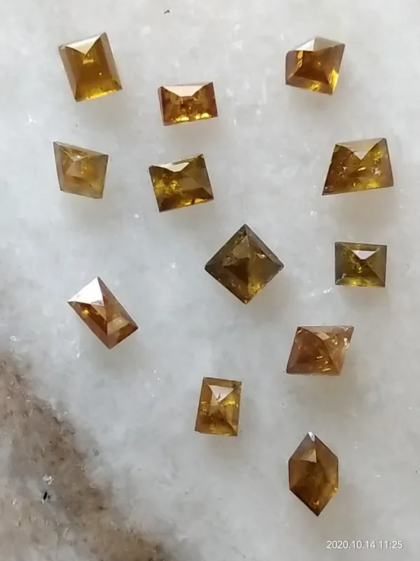 NATURAL BROWNREDCOLOUR DIAMOND APP-0.33CARATSIZE-12PCSLOT