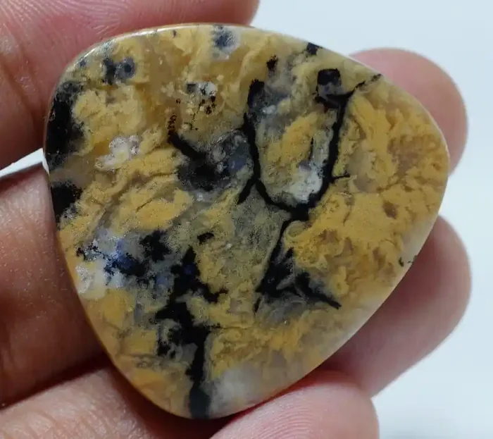 NATURAL INDONESIAN DENDRITE AGATE AA GRADE 52.50 CRT -B12-