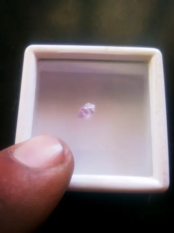 NATURAL -RAREST-ARGYLEPINK DIAMOND ROUGH-0.80CTW-1PCS