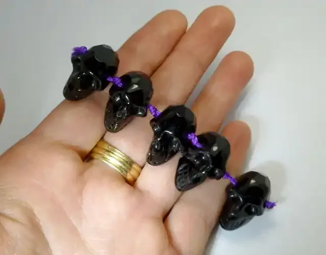 PARCEL 0F 5 FACETED BLACK OBSIDIAN SKULL 152.70 CTS RT 1889