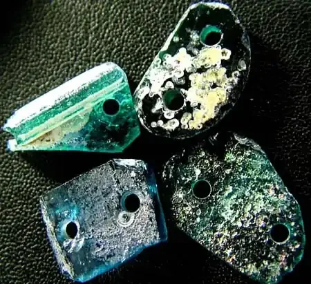 PARCEL ANCIENT GLASS-AFGANISTAN-FACE DRILLED 13.60CTS MX4774