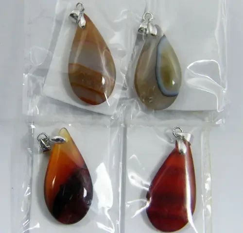 PARCEL FOUR MIXED DROP AGATE PENDANTS AAT 31
