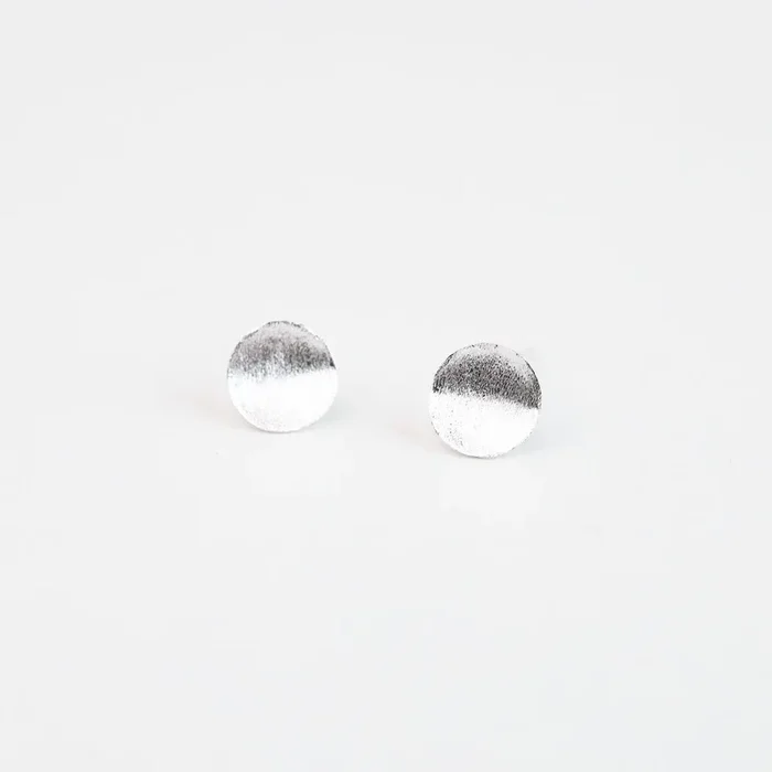 Petite Curl Dot Ear Studs – Brushed Silver